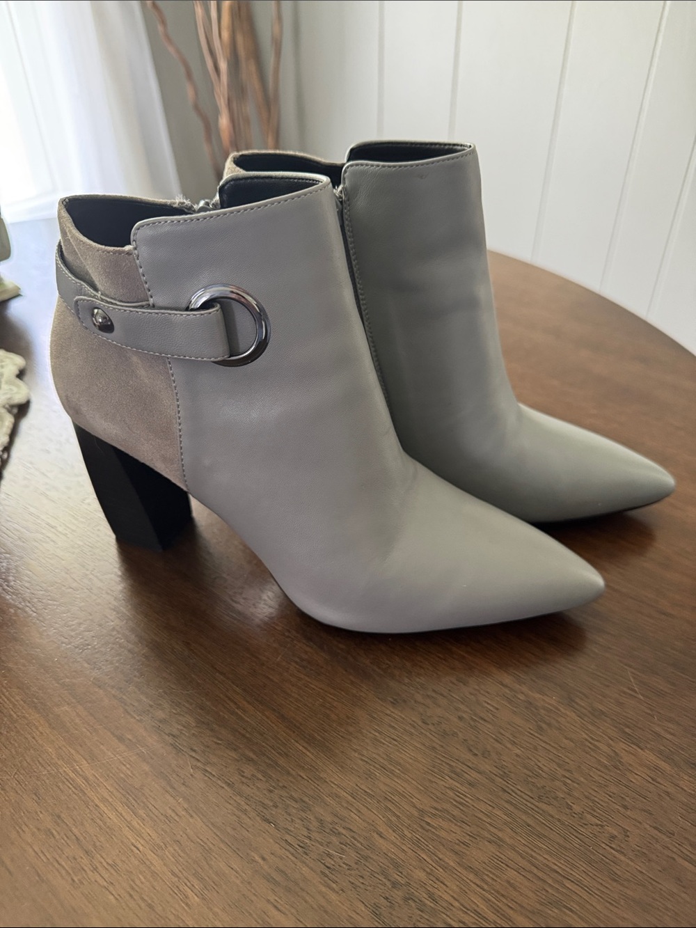 AEROSOLES Light Gray Pointed-Toe Ankle Booties with Ring Detail